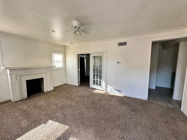 Building Photo - 2/1 In South Overton