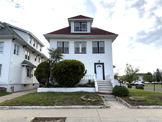 Building Photo - 302 W Hudson St