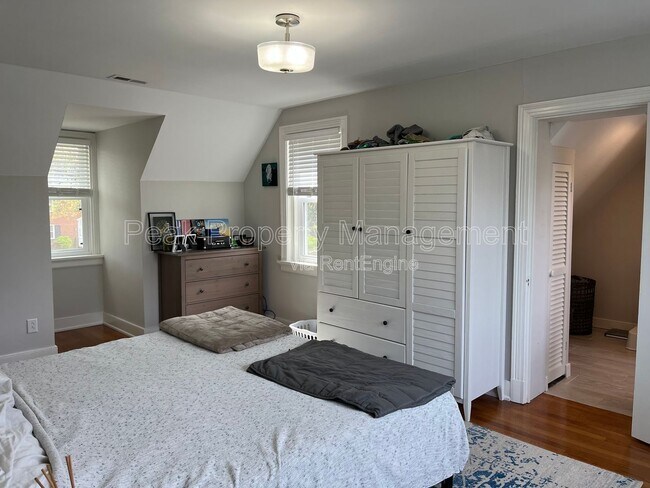 Building Photo - 3514 Montrose Ave