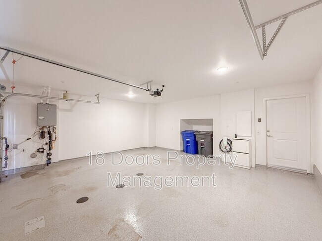 Building Photo - 10482 San Diego Mission Rd