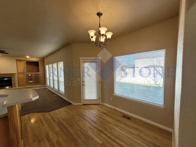 Building Photo - Wonderful Home Near GolfView Golf Course!