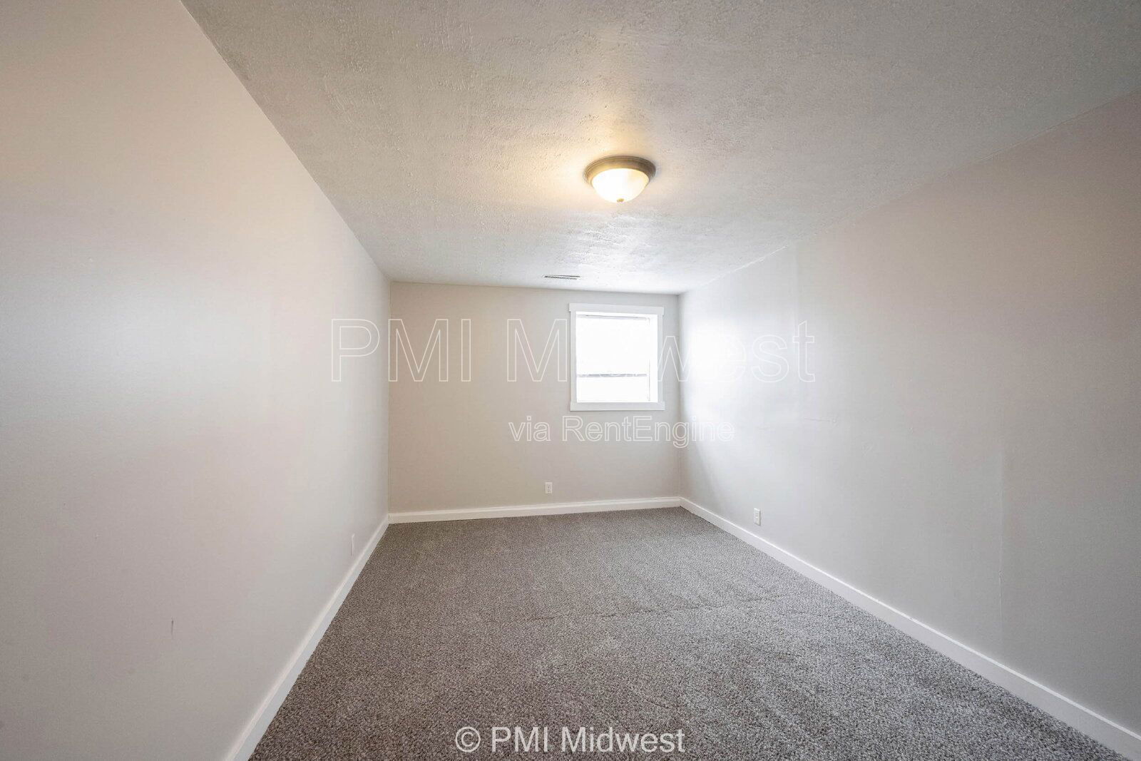 Building Photo - 3125 Clover Dr