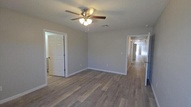 Building Photo - 4115 W 57th St