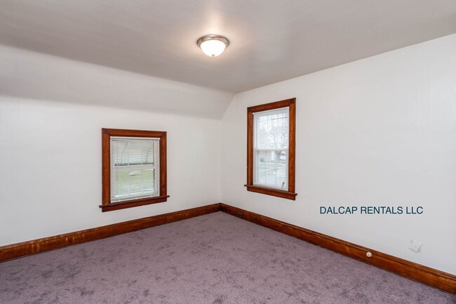 Building Photo - Firestone Park Home Available