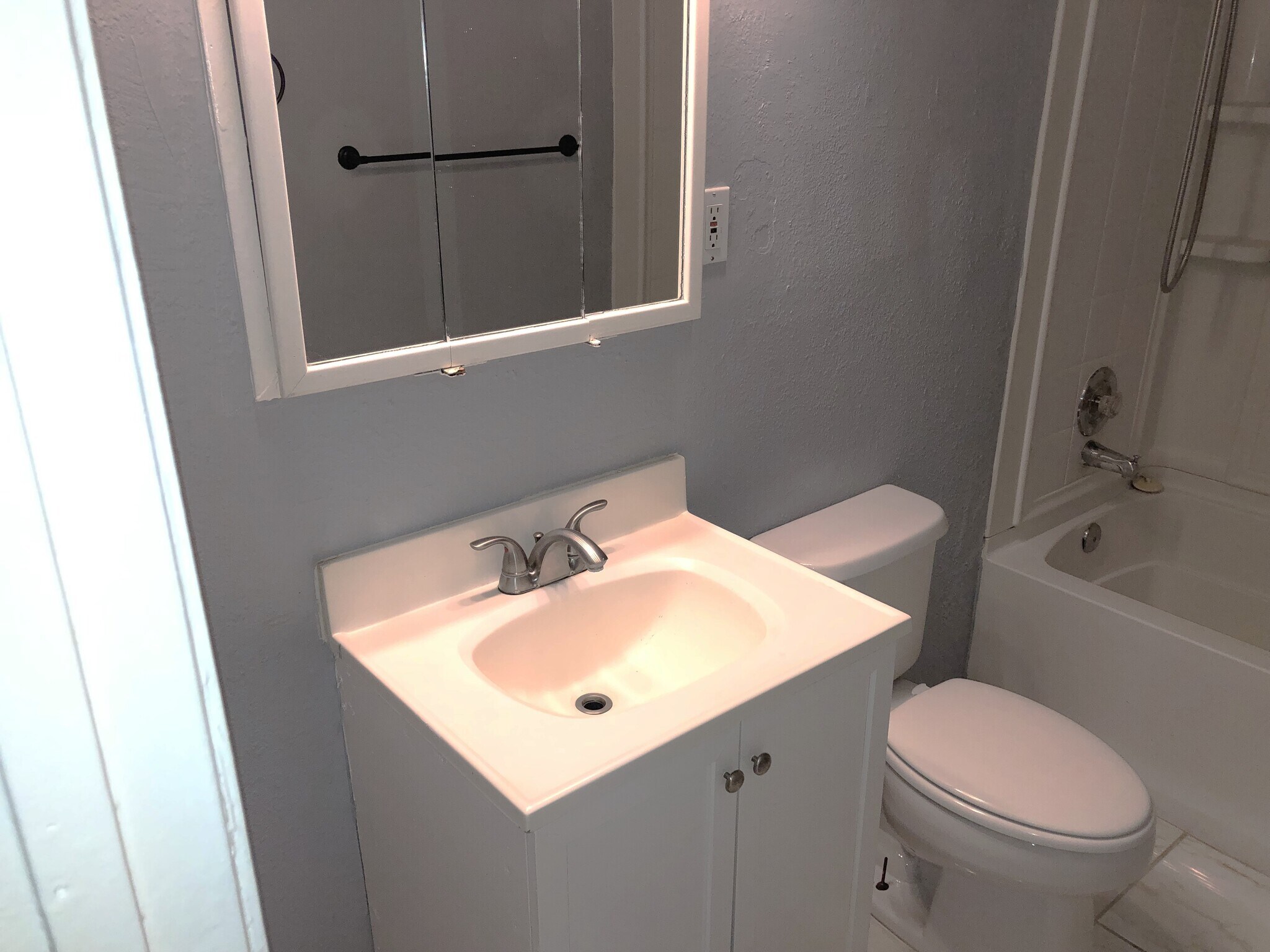 Building Photo - 1341 Oahu St