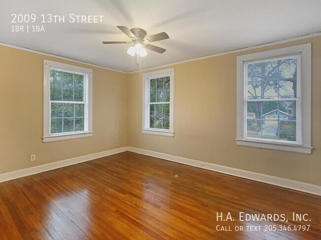 Building Photo - 2009 13th St