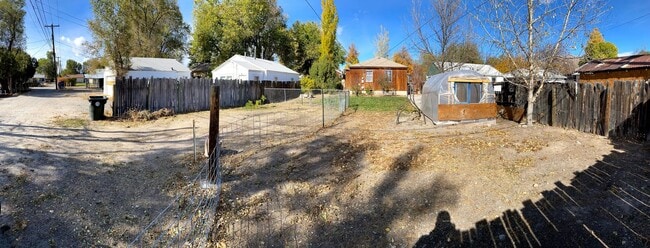 Building Photo - 4 Bedroom 1.5 Bath House with Washer and D...