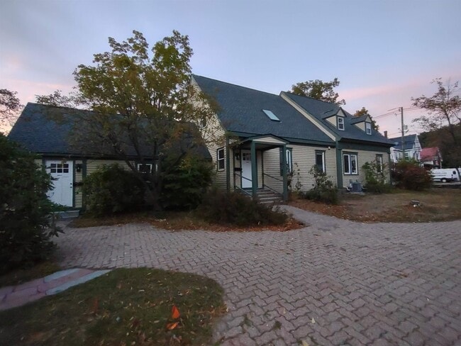 Building Photo - 394 Union Ave