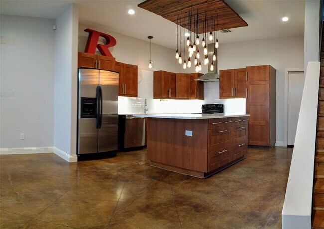 Building Photo - 1811 S Ervay St