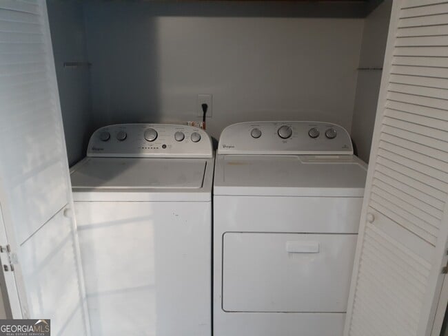 Building Photo - 170 Governors Dr