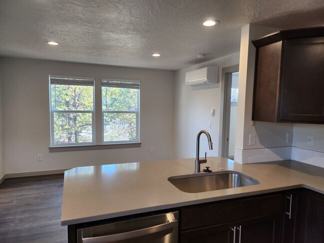 Building Photo - 16474 Carter Ct