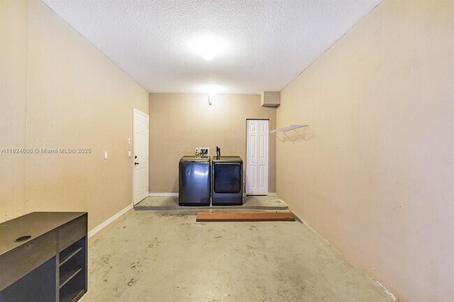 Building Photo - 1596 SE 20th Rd