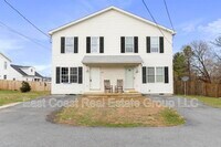 Building Photo - 121 E Rd