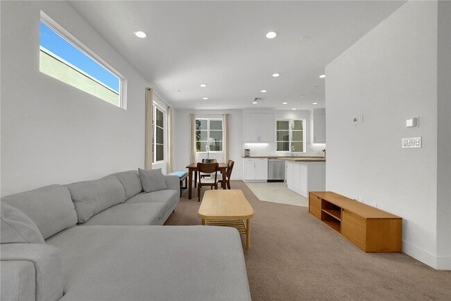 Building Photo - 140 Allusion