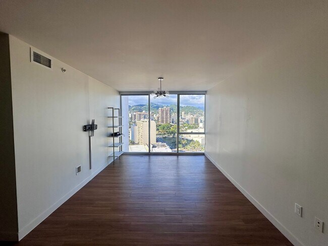 Building Photo - 888 Kapiolani Blvd