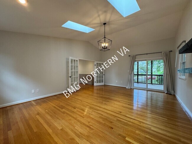 Building Photo - 1109 Hillcrest Dr SW