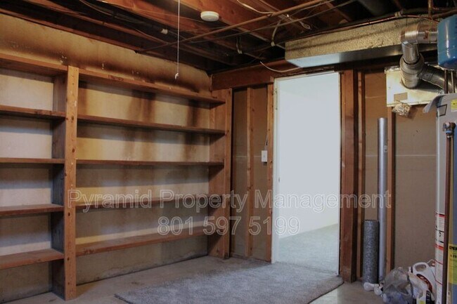 Building Photo - 825 E 760 N