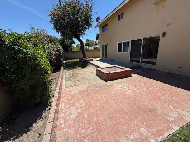 Building Photo - CERRITOS -BEAUTIFUL 5BR HOME FOR LEASE $4600