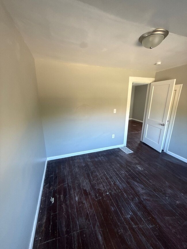 Building Photo - 4 Bedroom 2 Bath Home in Lincoln Park