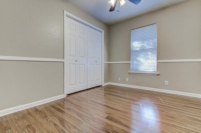 Building Photo - 1410 Kamar Dr