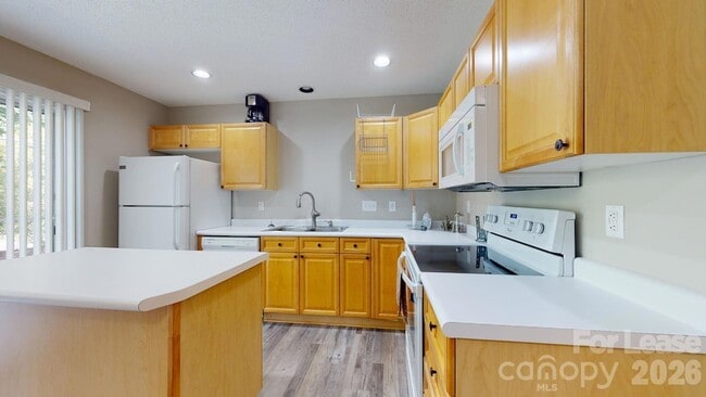 Building Photo - 670 Emerald Cove Dr