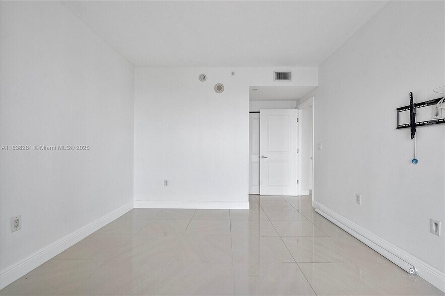 Building Photo - 1250 S Miami Ave