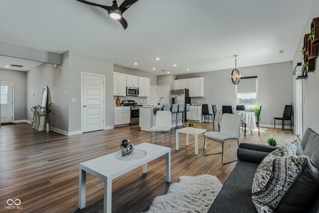 Building Photo - 144 Bluestem Ln