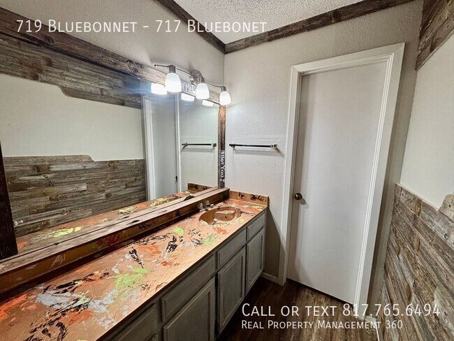 Building Photo - 719 Bluebonnet-717 Bluebonet