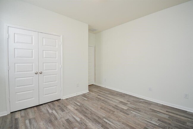 Building Photo - 22211 Weller Oaks Dr