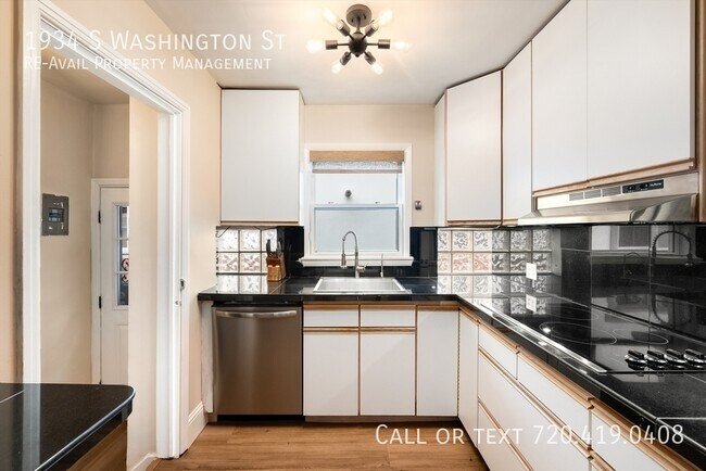 Building Photo - 1934 S Washington St