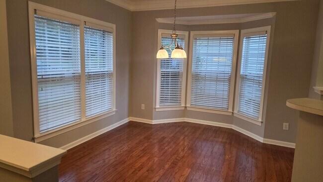 Building Photo - Updated 2 Bed, 2.5 Bath Townhome | Prime Lake Norman Location