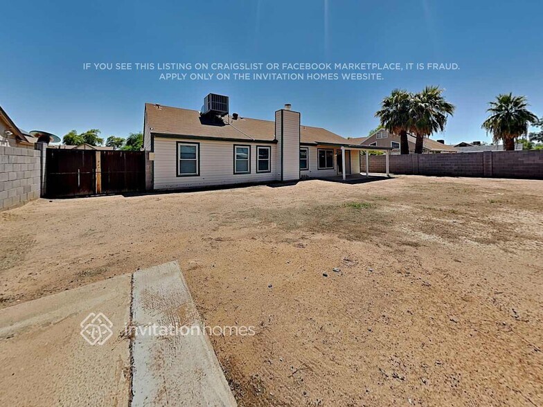 Building Photo - 668 E Manor Dr