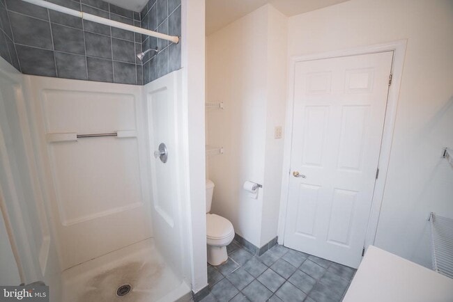 Building Photo - 2422 Poplar St