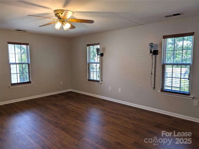 Building Photo - 9935 Redbud Tree Ct