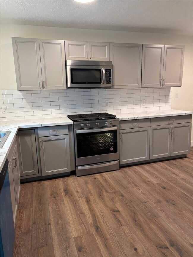 Building Photo - 4115 Tidewater Dr