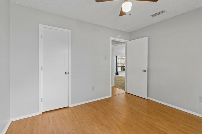 Building Photo - 740 Prairie Creek Dr