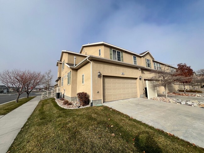 Building Photo - Stansbury Park Townhome with 3 Bedrooms