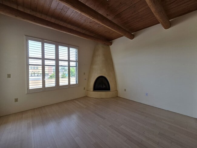 Building Photo - 1405 Vegas Verdes Dr