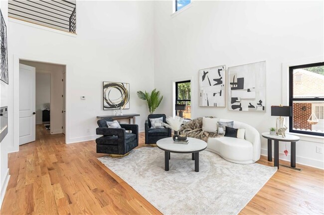 Building Photo - 1554 Columbia Cir