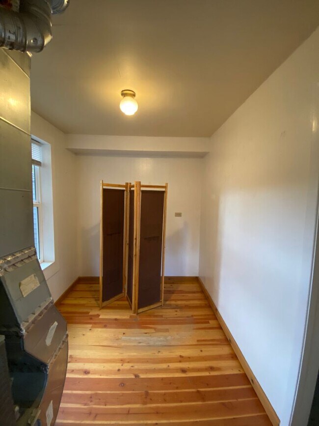 Building Photo - 716 NE Quimby Ave