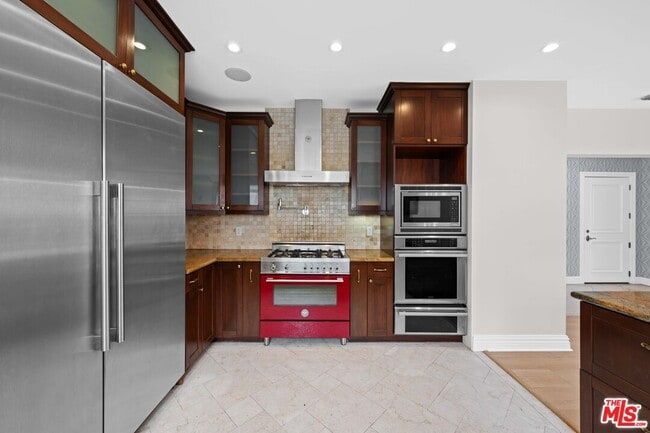 Building Photo - 420 S Beverwil Dr