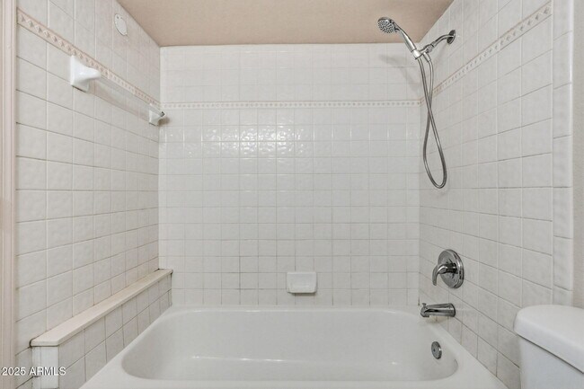 Building Photo - 7016 E Menlo St