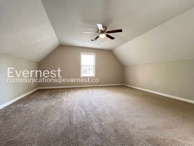 Building Photo - 321 Sadler Dr