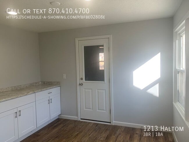 Building Photo - 1213 Haltom-