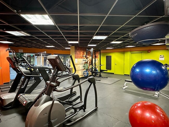 Building Photo - 1 Bedroom at Citywalk Downtown with Utilities Included!!