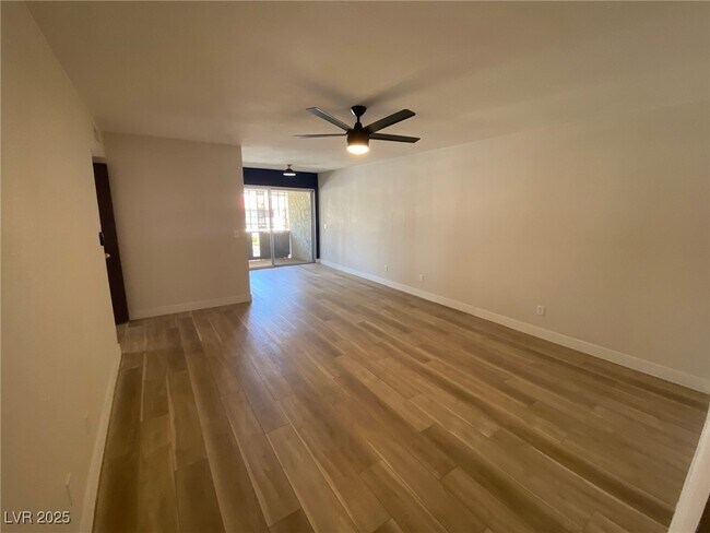 Building Photo - 1405 E Vegas Valley Dr