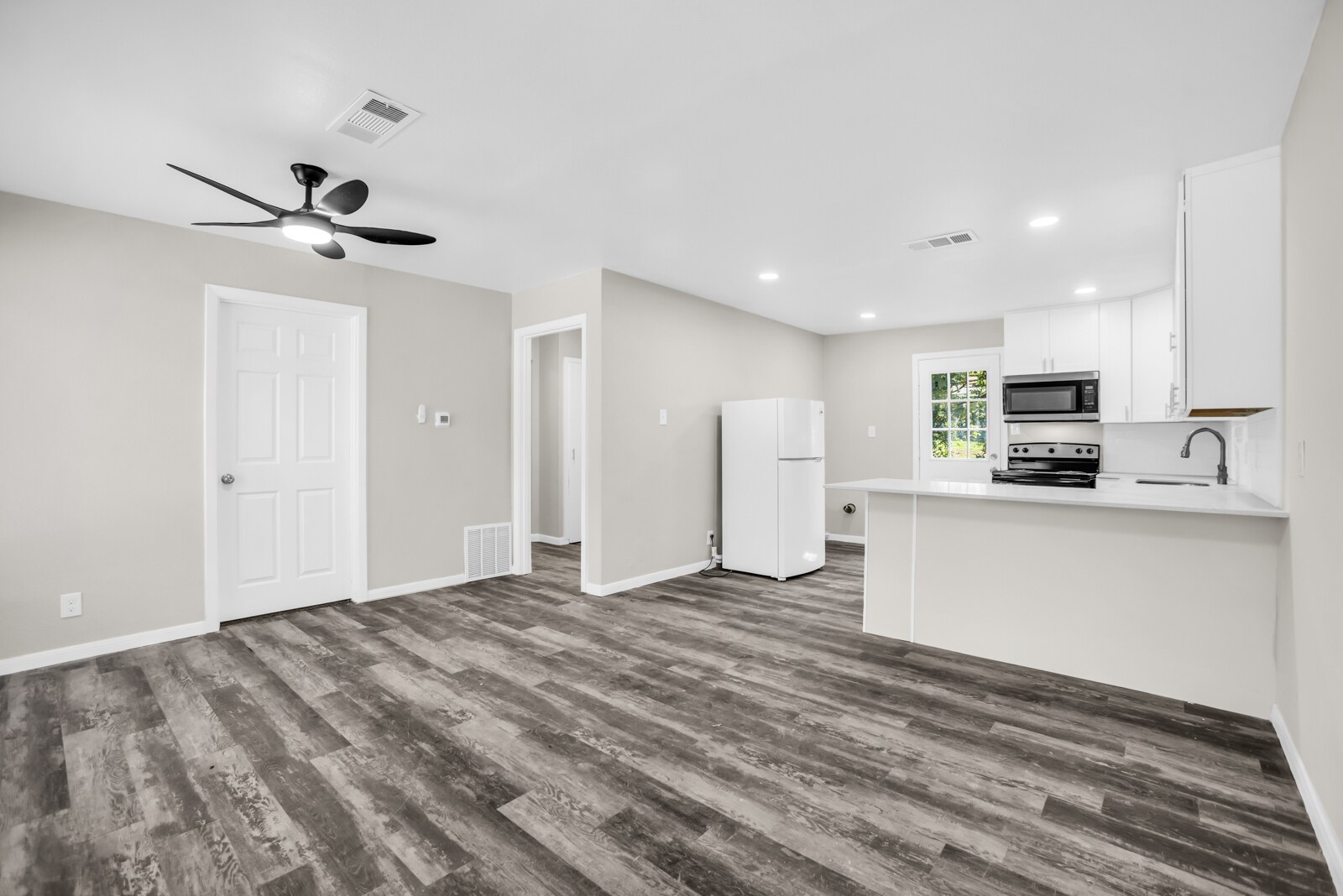 Building Photo - 125 Vandenburg Dr