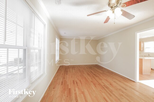 Building Photo - 2400 Devon Dr
