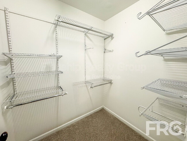 Building Photo - 200 Willow Pond Dr