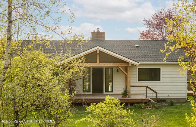 Building Photo - 61 Schoolhouse Rd